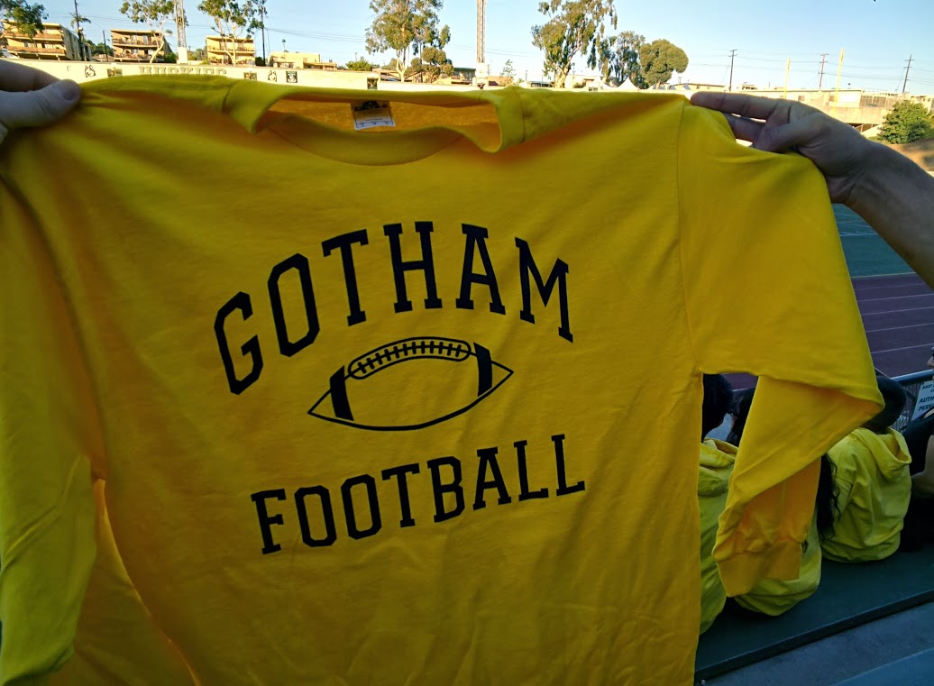 batman-vs-superman-football-tshirt
