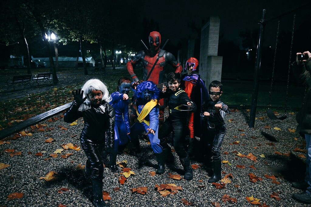 Ryan Reynolds Puts Deadpool Costume on for Halloween and Poses with X-Men Kids
