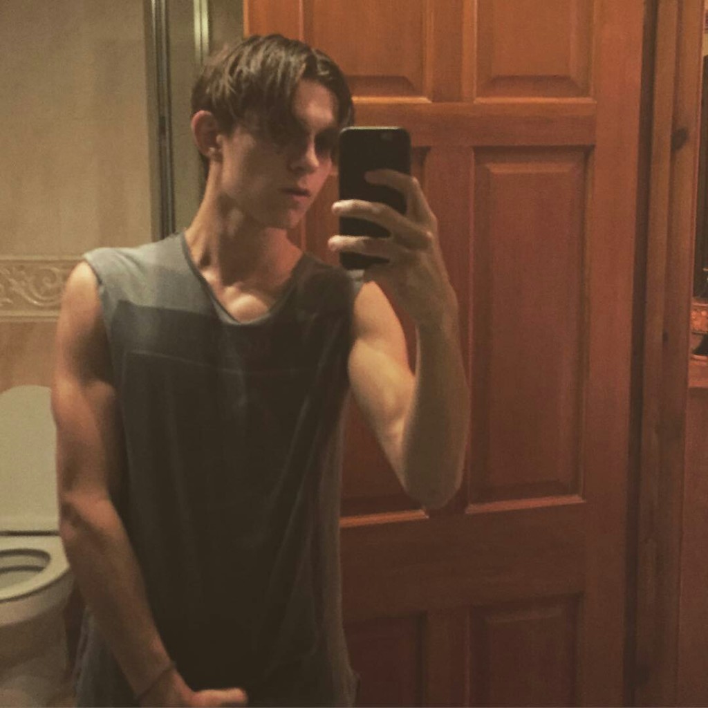 Tom Holland Shows Off Spider-Man Muscles and Peter Parker Haircut