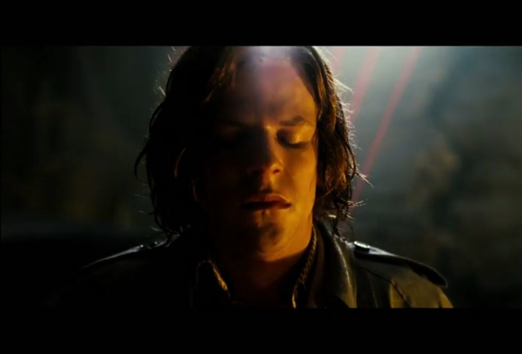 Batman v Superman Deleted Scene Shows Luthor Communicating with a ‘Bigger Threat’