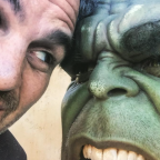 Mark Ruffalo Selfies with Hulk’s Head as He Wraps Thor Ragnarok