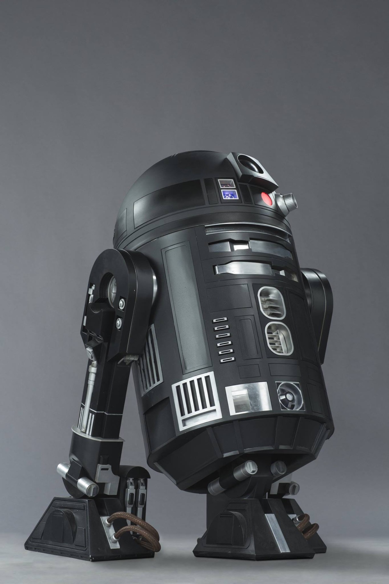 New Black R2 D2 Style Droid Revealed For Star Wars Rogue One Film Junkee